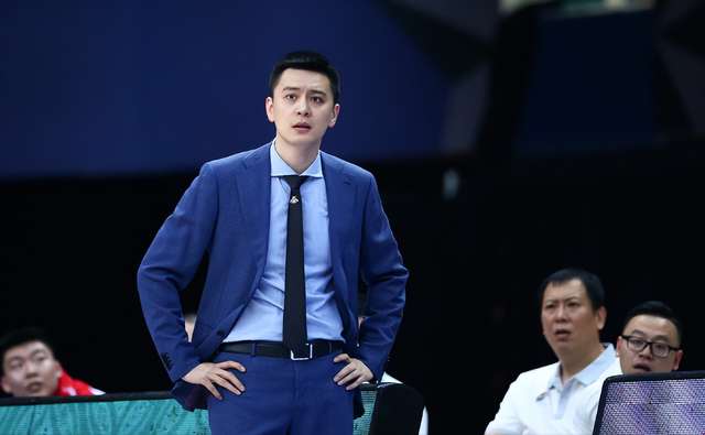 开云官网-杨鸣成香饽饽！多家俱乐部虎视眈眈，北控男篮赶紧抢人